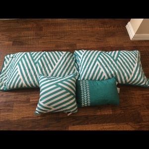 Bedding pillows Teal and White